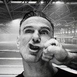 Bryan Adams - Roll With The Punches