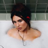 Mimi Webb - I Met A Boy